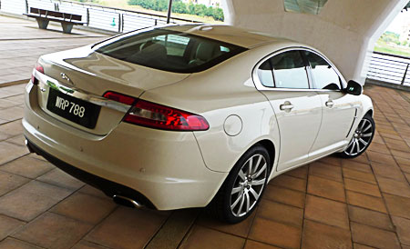 Jaguar XF Take a closer look at the front end of the vehicle and you can 